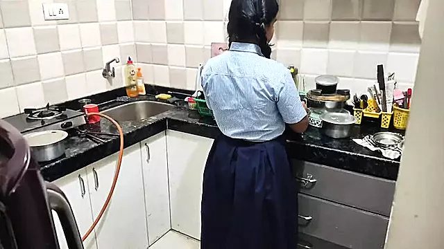 Hot Indian Bhabhi First Time Sex With Stepbrother - Desi Homemade Creampie