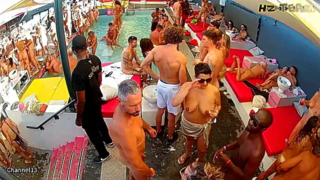 खुलेआम चुदाई