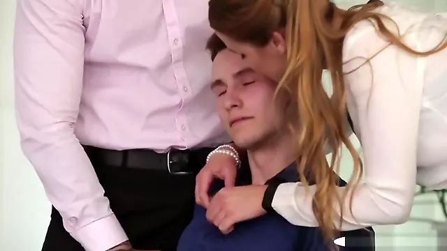 Office Stud Fucks Pussy And Gets Stretched