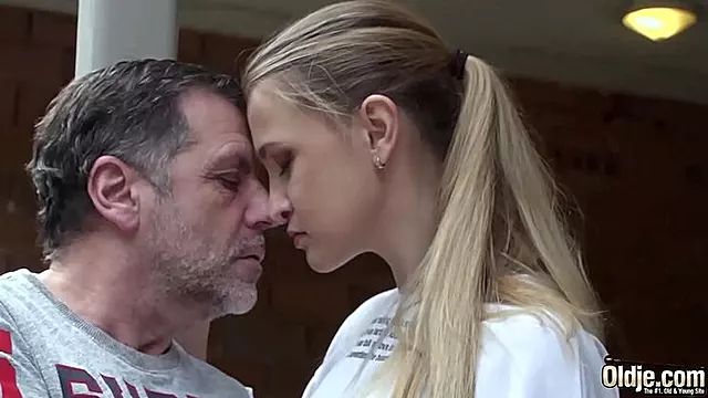 Bionda Cazzo Facciale, Pompino Con Sborrata, Fica Teen Sborrata, Succhia Che Sborro, Cumshot Facciale Teen