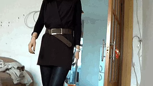 Asiatin In Stiefel, Asien Feet, Asian Sklavin, Stiefel Füße, Stiefel Zertreten, Fuß Domina, Socken