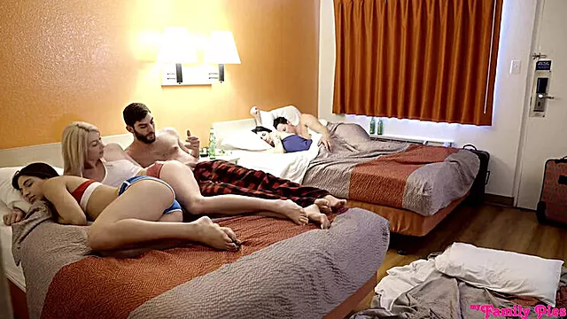 Rubias Tetonas, Tetonas Masivas, Lamiendo Esas Tetas Grandes, Orgasmos Con Penes Grandes