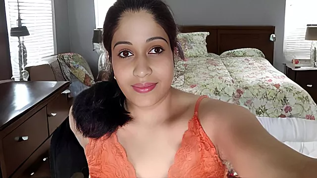 Sexy Nisha Bhabhi Fingered Her Ex-boyfriend By Putting Cucumber In Pussy