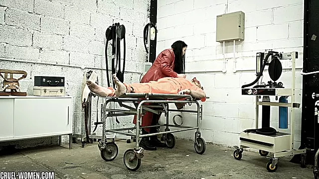 Bdsm Extrem, Krankenhaus Gefesselt, Krankenschwester Bondage, Damenbinde, Grausame Herrin