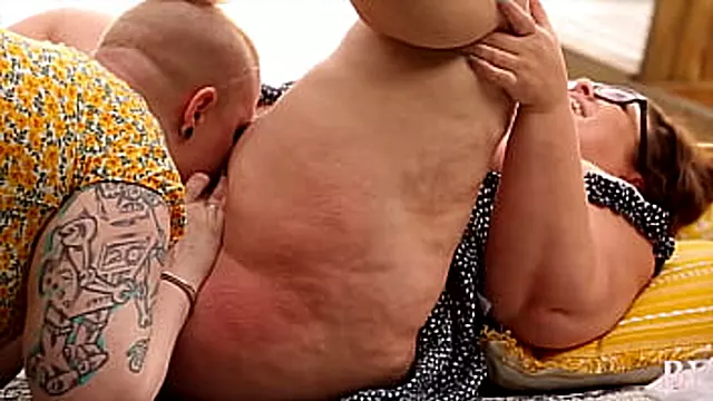 Lesbicas Lambendo Cu, Lambendo Cu De Mulher, Buceta Na Bunda, Peitos E Bunda Enormes, Lésbicas Grandes
