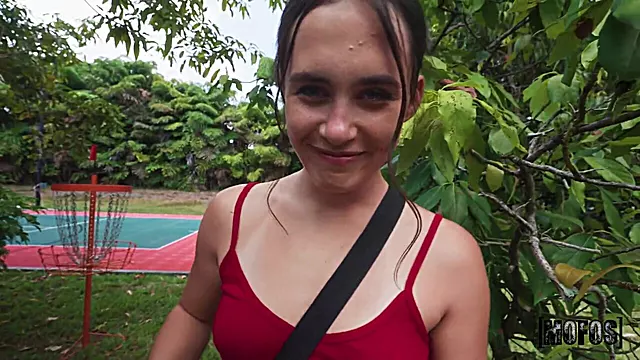 Černovláska Čurák, Černovláska Na Veřejnosti, Mladé Brunetky, Píchání Na Veřejnosti, Hrdlo