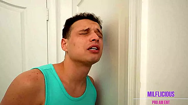 Genc Ve Guzel, Anne Meme, Büyük Göt Üvey Anne, Milf Göten, Mılf, Dev Amcık, Sevgilisinin Annesi
