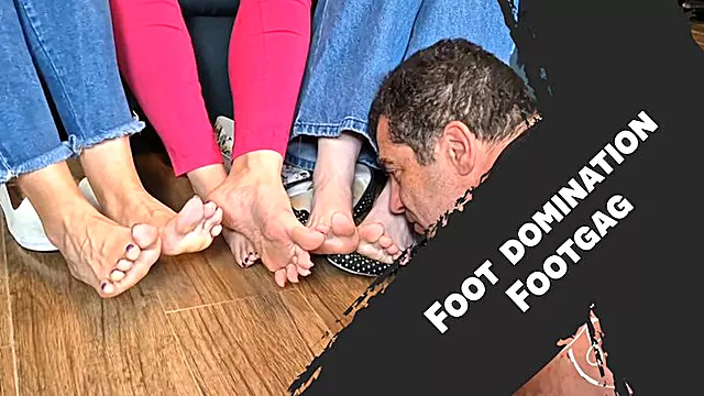 A slave sniffer of the very sweaty Queens' feet 720p