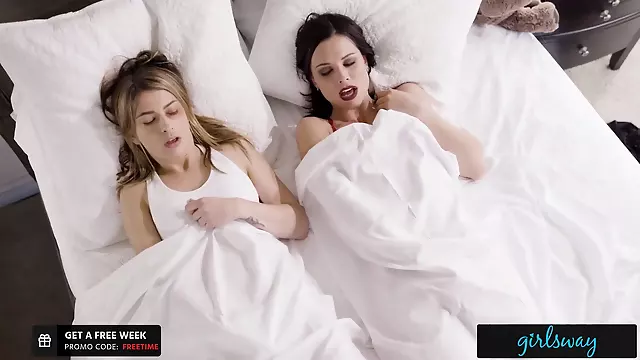 Lezbejke Velika Vagina, Sisate Mlade, Dlakave Sisate Lezbijke, Mlade Dlakave Lezbejke, Lezbejke Lizanje