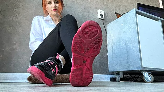Fetis Nohy, Chodidla, Feet Boty, Tenisky Na Nohou, Spoceny Nohy, Socks Fetiš, Smradlavé Boty, Vonící Ponožky