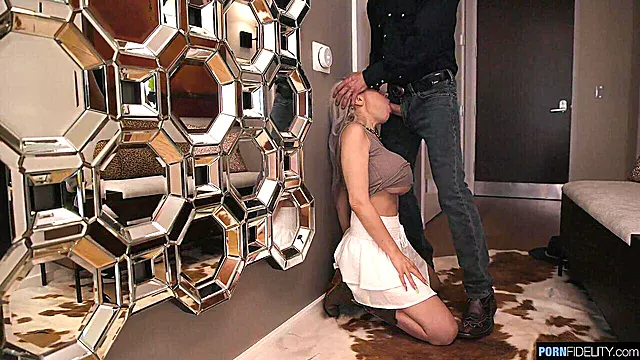 Anal Sarışın, Agır Anal, Sarışın Böyük Döş, Iri Dosler, Döş Arası Minət, Qiz Oglanin Agzina Tokur