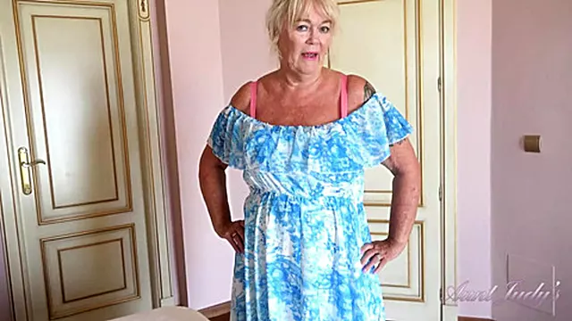 Cuzinhos De Velhas, Loira Lingerie, Loira Madura, Madrasta, Vovó Calcinha, Mãe Caseiro, Madura Bunda