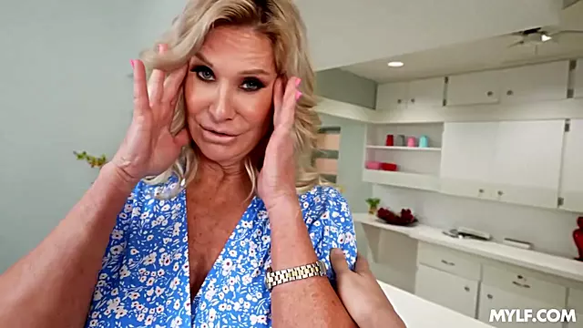 Velká Prsa Prsa Milf, Kompilace Na Velky Prsa, Busty Dospívající, Blondýna Starší, Mladá Blondýnka