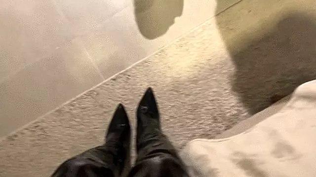 Černy Moster Cock, Ebenové Nohy, Černý Péro, Parohač Poniženi, Výstřik Na Nohy, Honění Penisu Nohama