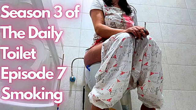 Brunette Amature, Amateur Pissen, Amateur Roken, Scheten, Fetisch Smoking, Pis Vernedering, Toilet Vernedering