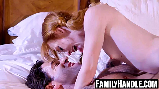 Pipe Doigte, Facial Hard, Doigt Dans La Chatte, Rugueux, Elle Se Fait Lecher La Chatte, Rousse Handjob