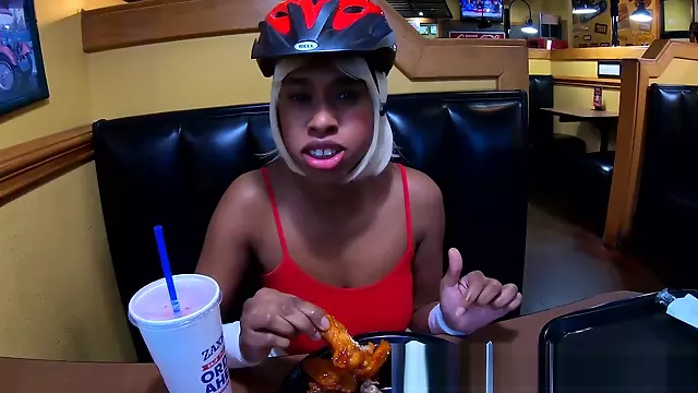 Tetas Enormes, Tetas Negras, Tetas Duras, Naturales, Tetonas Nipples, Tosco Publico, Bajo La Falda Publico