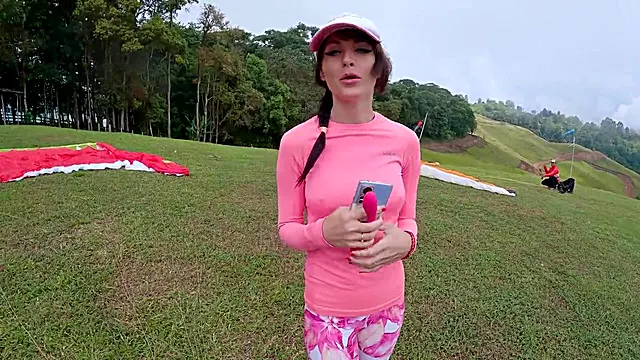 SQUIRTING while PARAGLIDING in 2200 m above the sea ( 7000 feet )
