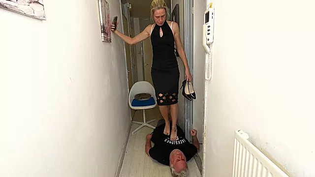 Piedi Tacchi, Calpestare Con I Piedi, Trampling Tacchi, Piedini