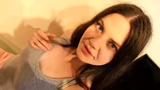 آماتور زیبا, آماتورگاییدن دهنی, سینه بزرگ طبیعی جوانان, ساک زدن عمیق, حلق, خشن دو نفره, بلع گروهی