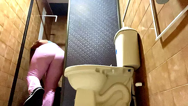 Compilation of Girls Pissing in Bathrooms
