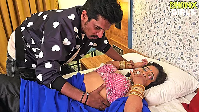 Shame Less Padosan Need Sex Full Night on Bed with Desi Boy
