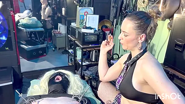 Herrin Anal, Realer Anal, Rauchen Anal, Ponheta Femdom Bdsm, Domina Rauchen, Femdom Peitsche