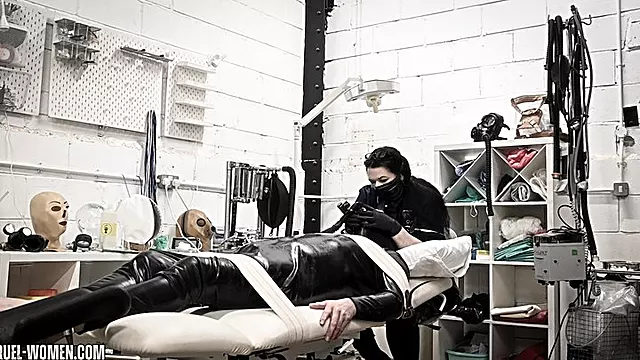 Träldomen Herravälde S, Femdomkvinna, Latex Kvinna, Maskenlady, Gummi Fetisch, Nurselatex, Latexen