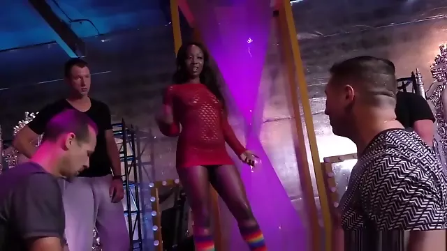 Ebony Skyler Nicole enjoys Anal Sex and Gangbang