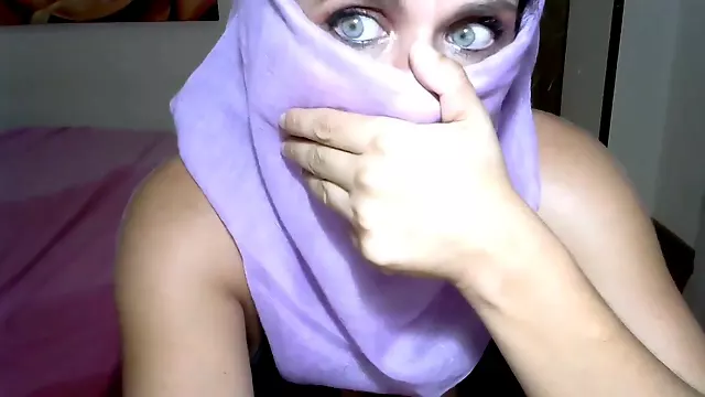 Beautiful muslim babe shows off her goodies on camera