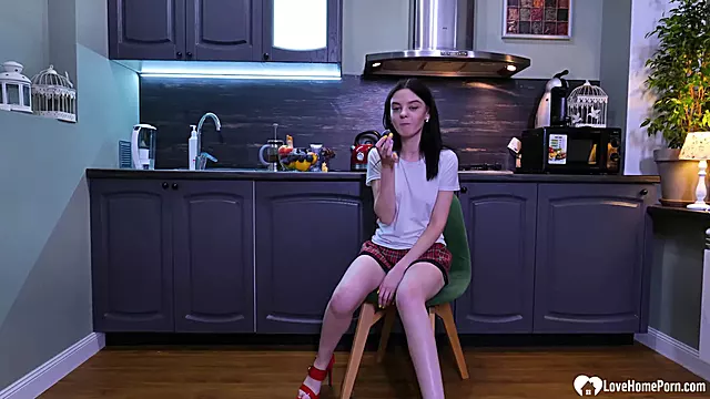 Cocina Amateur, Masturbacion Amateur, Solitario Amateur, Morocha Masturbandose, Morena Solo Masturbacion