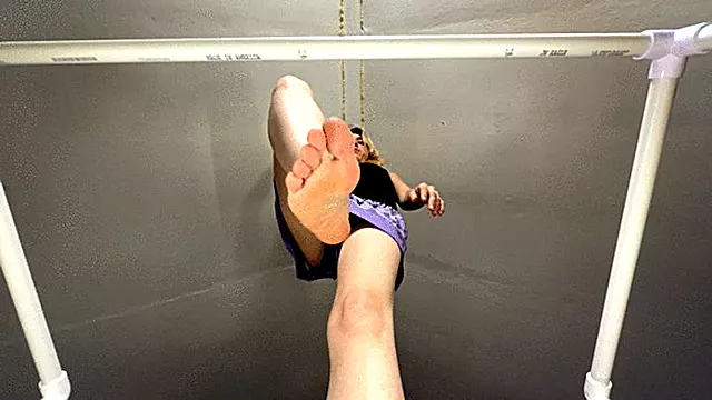 POV Alice becomes a giantess for the first time (720)