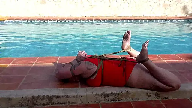 Bdsm Extremo, Alema Grandes Mamas, Peituda Amarrada, Peitos Grandes Na Piscina, Peitos Amarrados