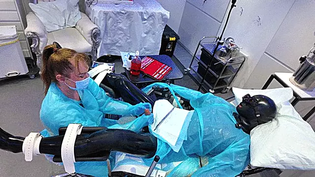 Lääkäri Bdsm, Bdsm Lateksi, Muovi Bdsm, Muovi Bondage, Lääkäri Hoitaja, Hoitajan Tarkastus, Kumihanskat