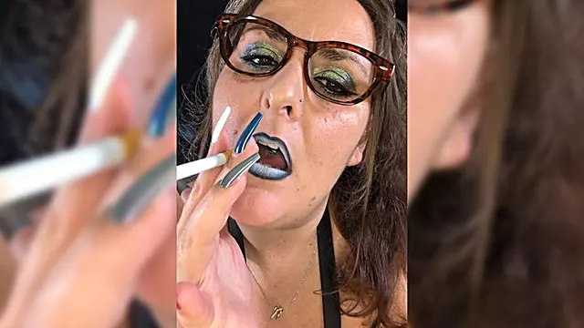 Rauchen Große Brüste, Zigaretten Rauchen, Großer Busen Vintage, Vintage Titten, Rauchen Fetish