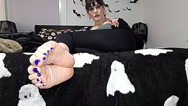 Just a foot obsessed tiny dick loser. Stroke that tiny thing.