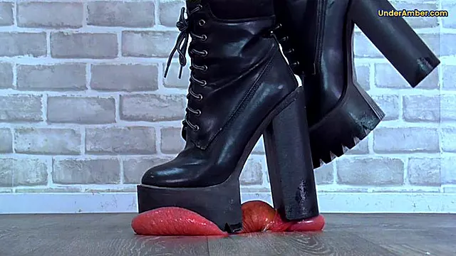 Drceni Kouli, Feet Boty, Poslapani Botama, Boty Fetiš, Kamera Čurák, Penisem Do Koulí, Fetis Nohy