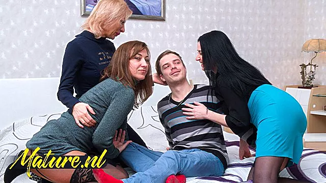 Cazzo Piccolo, Teen Gruppo, Hard Madre Di Famiglia, Donna Matura Su Fa Leccare La Figa Da