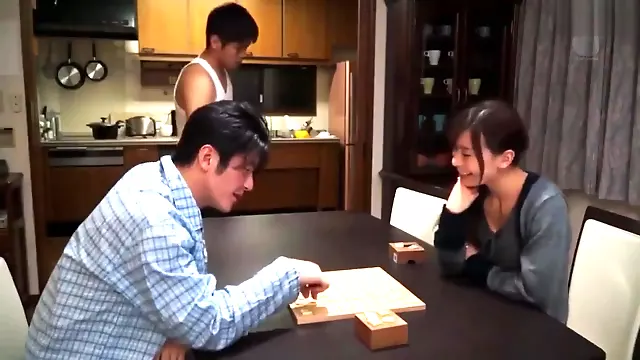 Chi dau chich em trai chong - Hanoid.com