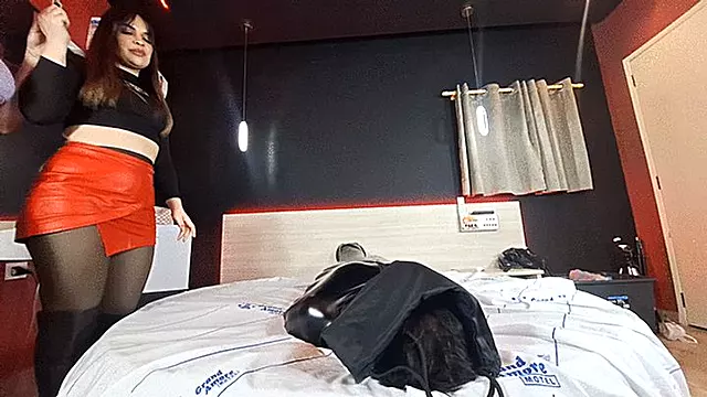 Kvindelig Dmoinans, Femdom Dominans, Prutte I Ansigt, Ansigter, Sidde På Ansigt, Prut, Toilet Damer