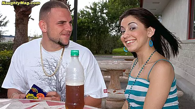 Großer Schwanz, Gro Er Schwanz Outdoor, Großer, Brunette Titten, Doggy Draussen, Oral, Mager Teen