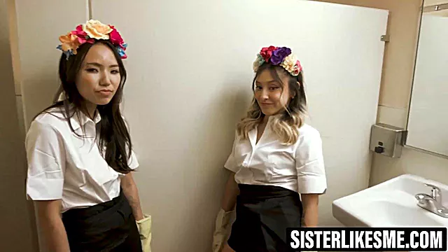 Ung Asia, Lille Pik Blowjob, Pik I Munden, Sperm Mellem Bryster, Sperm I Munden, Hård Doggystyle