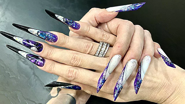 Feitiche Amador, Videos Longos, Unhas Longas