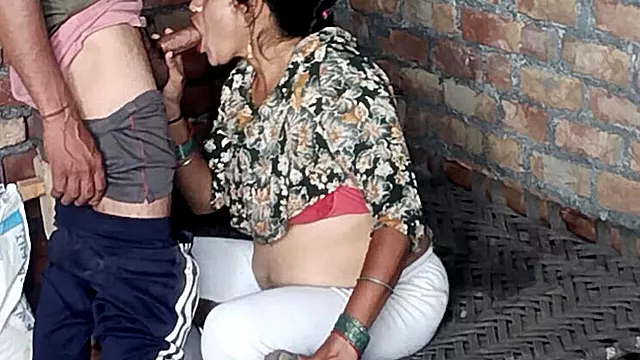 Asian Bieseksual, Böyük Döşlü Xadiməçi, Biseksual, Seksi, Ev Temizleyen, Hind Er Arvad Seksi