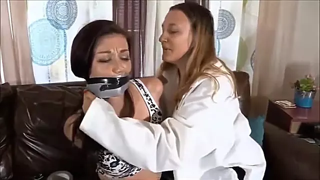 Harter Bdsm, Gefesselt, Gefesselt Gagged, Hart Gefesselt, Sklavin Fesseln, Domina Kotzen, Lesben Femdom