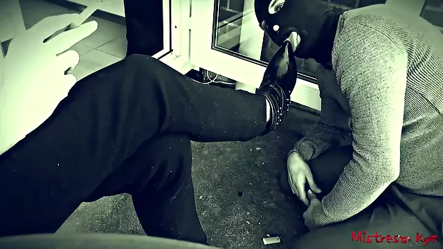 Negras En Tacones, Zapatos De Tacon, Esclavas Bdsm, Esposa Esclava, Sumisa Negra, Fumando, Bdsm Mujer