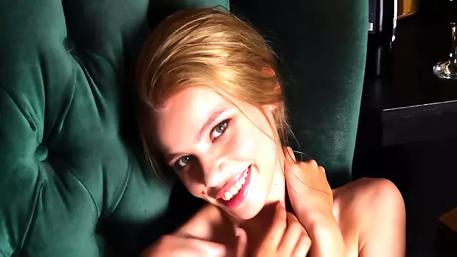 Blondynki Solo, Kobiety Solo