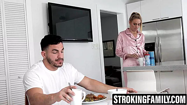Velky Prsa Felace, Velký Prsa Masturbace Se Stříkáním, Koureni A Vystrik, Výstřik Do Mámy