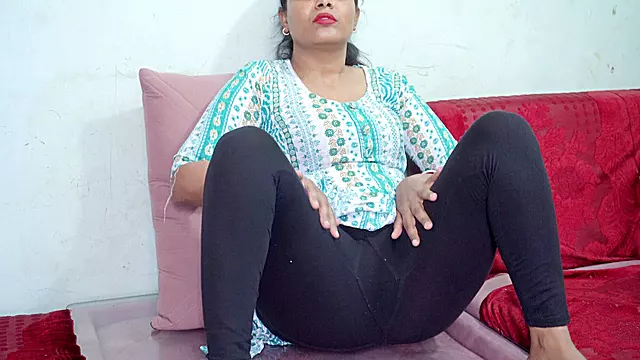 Solo Porn - Girlfriend Fingered the Ass on Video Call Doggy Position